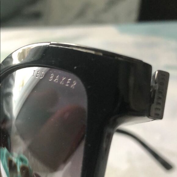 New❣️Ted Baker Sunglasses - Picture 3 of 4